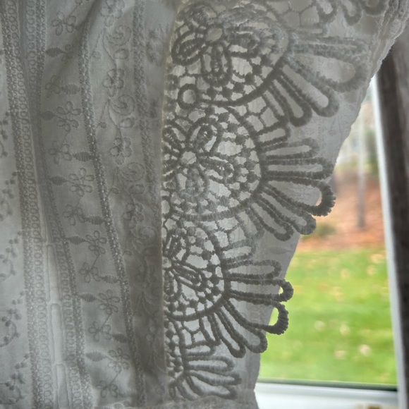 SELFIE LESLIE WHITE LACE TRIM WRAP DRESS MED - Picture 6 of 8